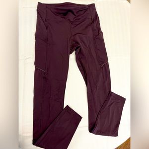 Lululemon leggings in Burgundy, size 6 with pockets!